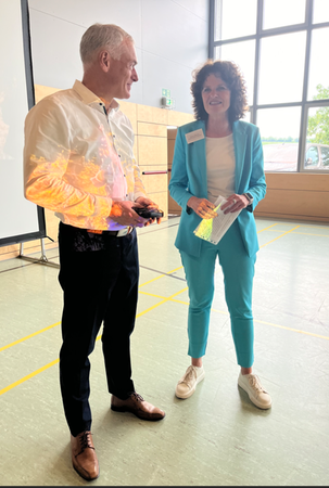 Franc Schütz (Vorstand der ZEAG Energie AG) und Diana Danner (Bürgermeisterin der Gemeinde Zaberfeld) im Gespräch