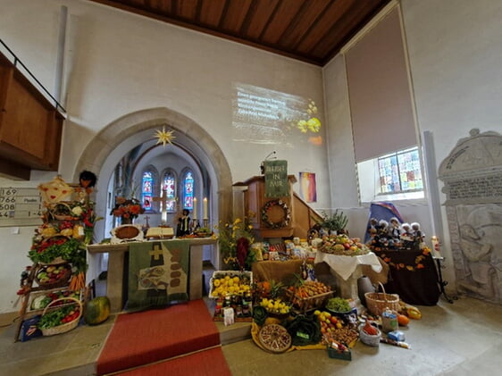 Erntegaben in der Zaberfelder Mauritiuskirche